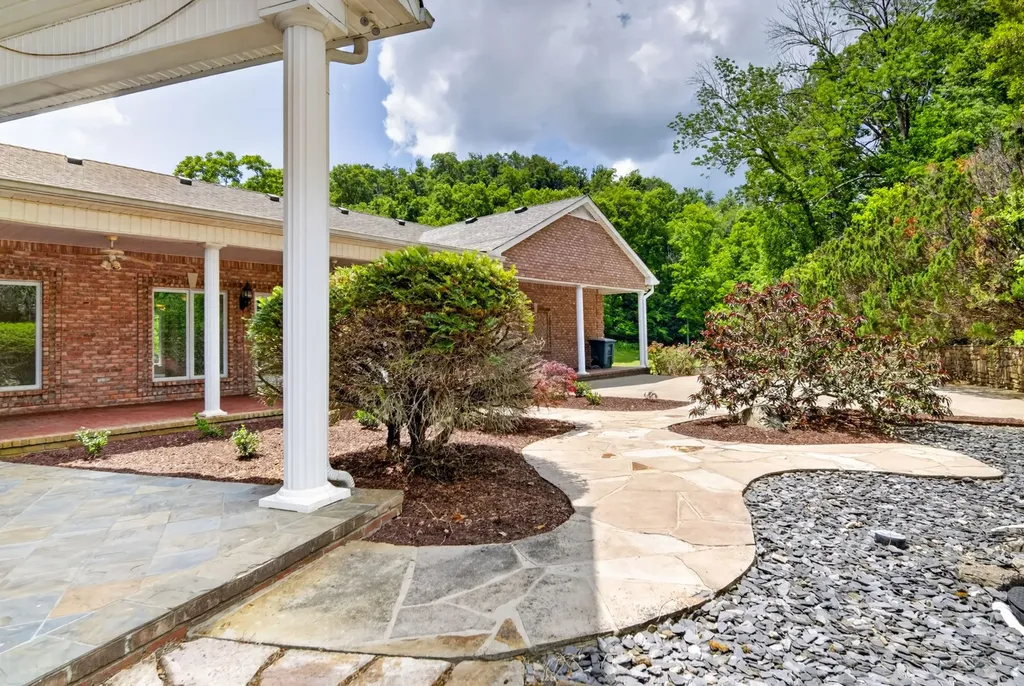 395B Allen Road Goodlettsville TN 37072