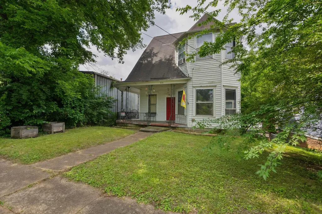 812 E 10th Street Chattanooga TN 37403
