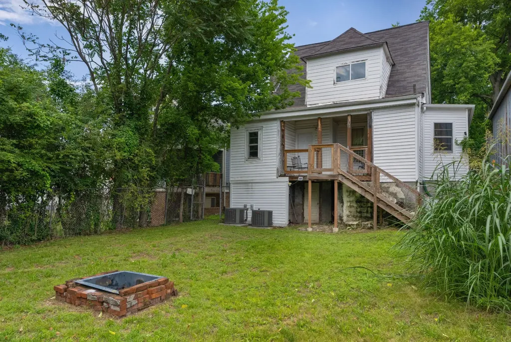 812 E 10th Street Chattanooga TN 37403