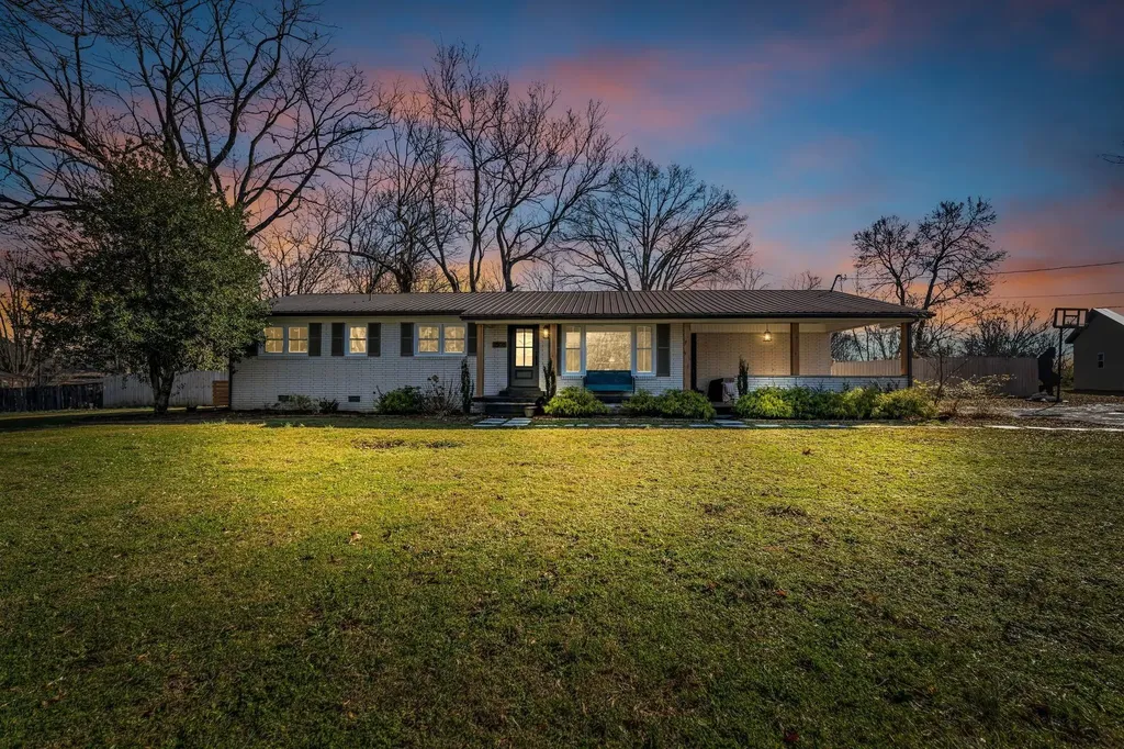 1508 Turnpike Road Summertown TN 38483