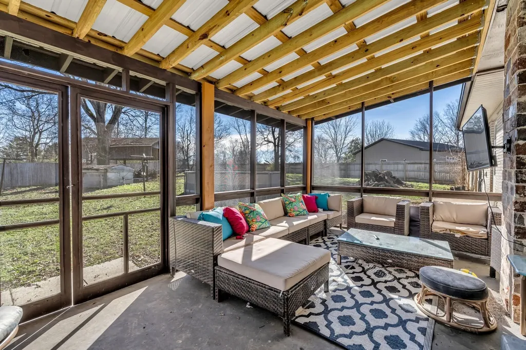 1508 Turnpike Road Summertown TN 38483
