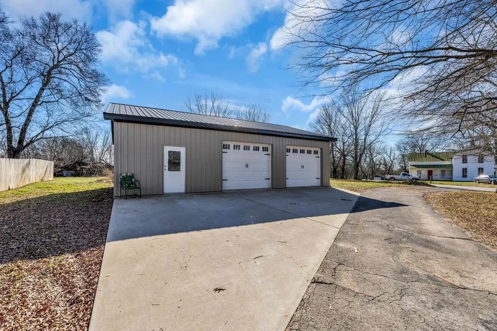 1508 Turnpike Road Summertown TN 38483