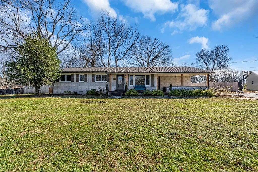 1508 Turnpike Road Summertown TN 38483