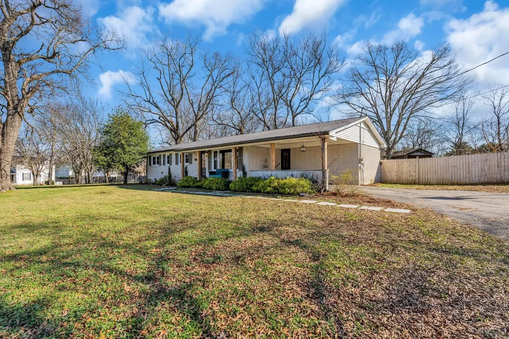 1508 Turnpike Road Summertown TN 38483