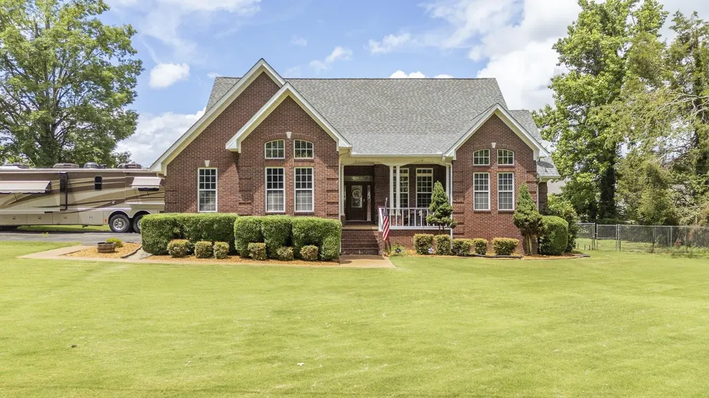 135 Betsy Drive Savannah TN 38372