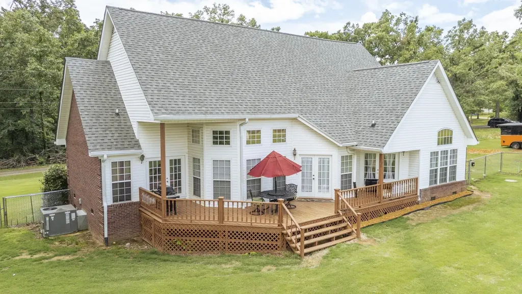 135 Betsy Drive Savannah TN 38372