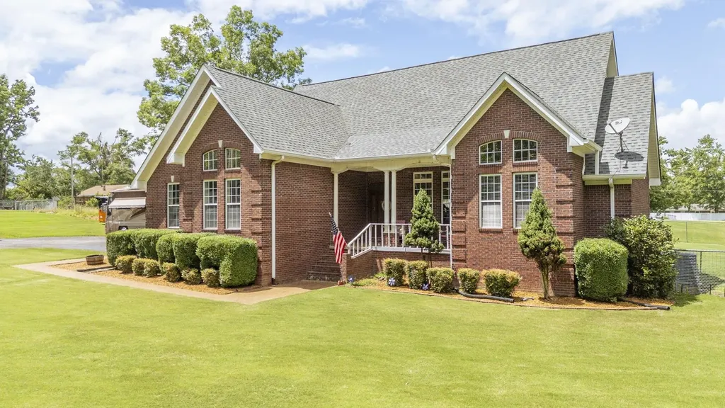 135 Betsy Drive Savannah TN 38372