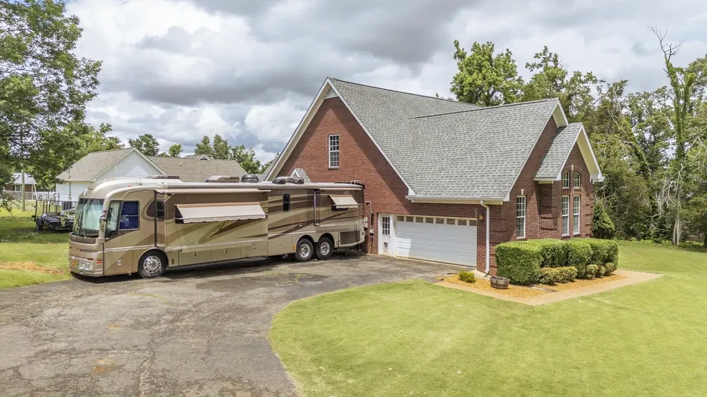 135 Betsy Drive Savannah TN 38372