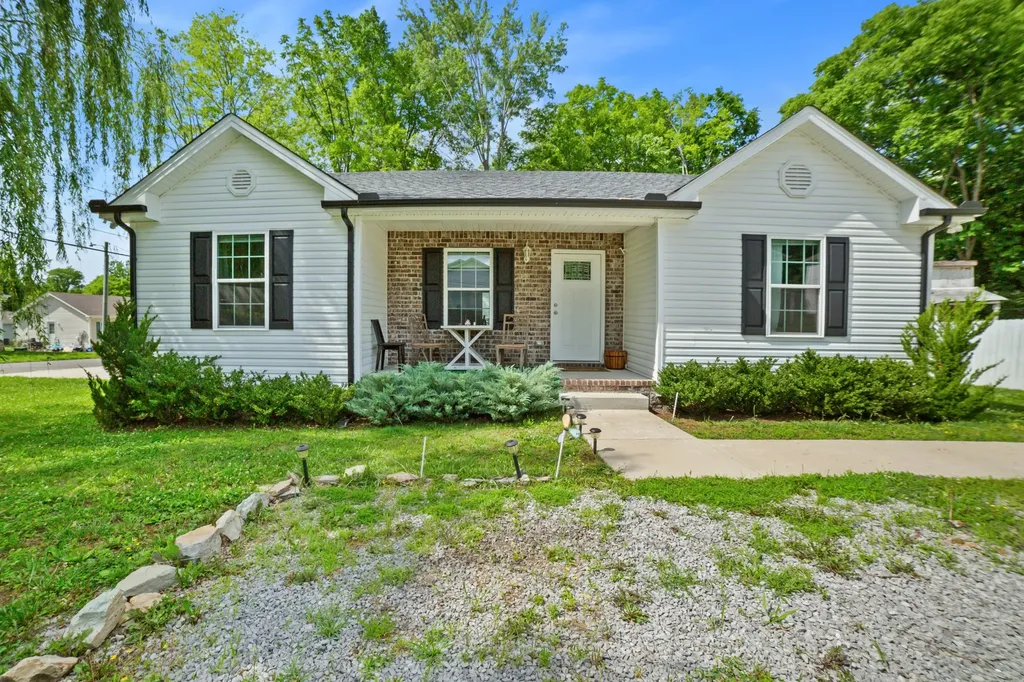 1804 Park Street Springfield TN 37172