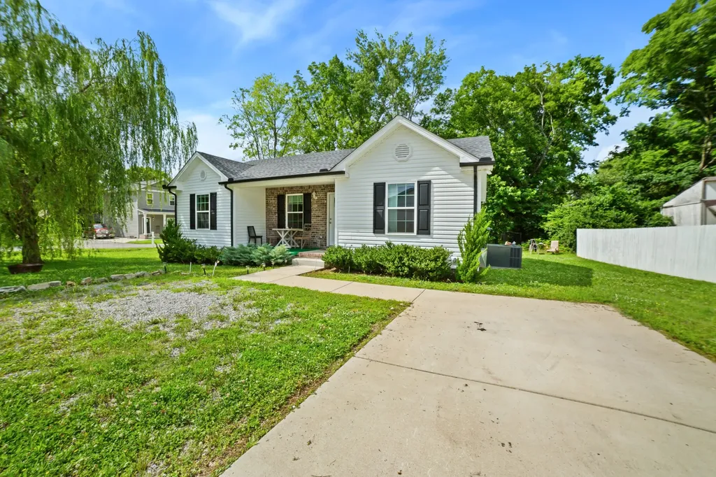 1804 Park Street Springfield TN 37172