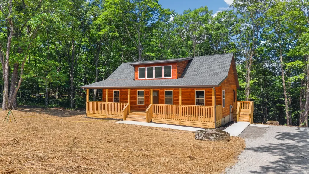 2377 Porch Rock Road Pikeville TN 37367