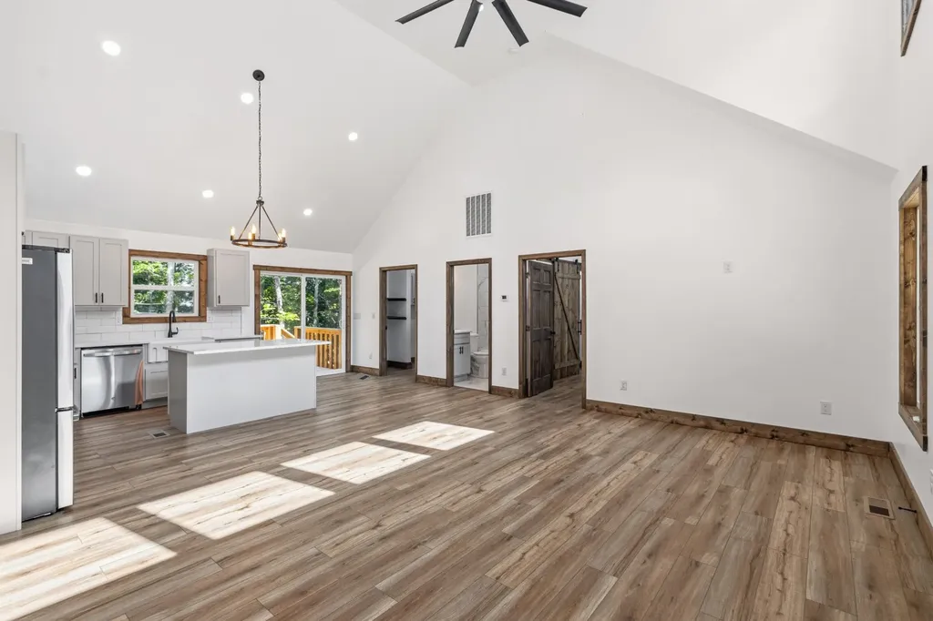 2377 Porch Rock Road Pikeville TN 37367
