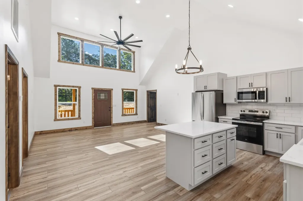2377 Porch Rock Road Pikeville TN 37367