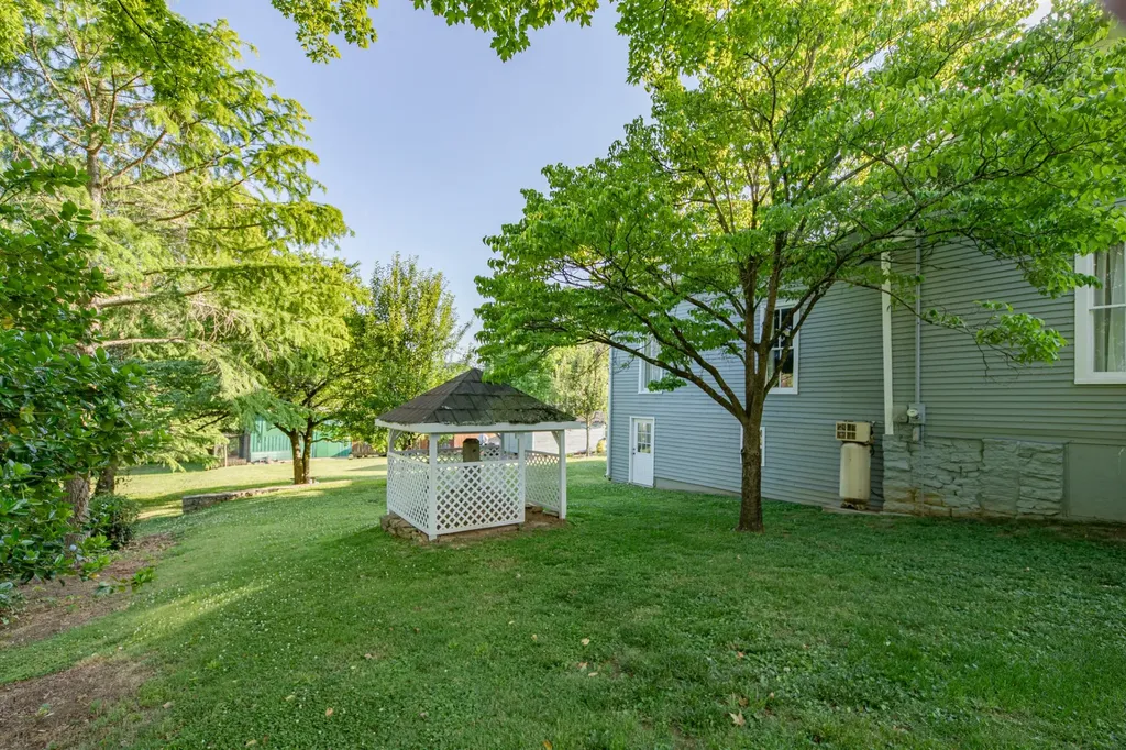 1586 Main Street Lynnville TN 38472