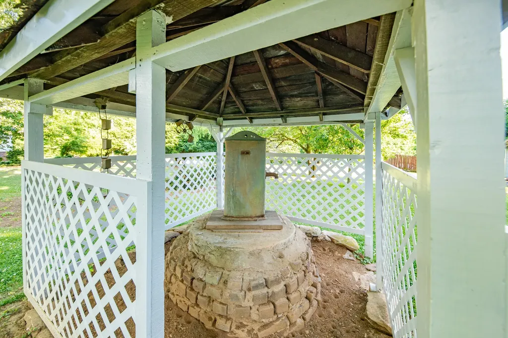 1586 Main Street Lynnville TN 38472