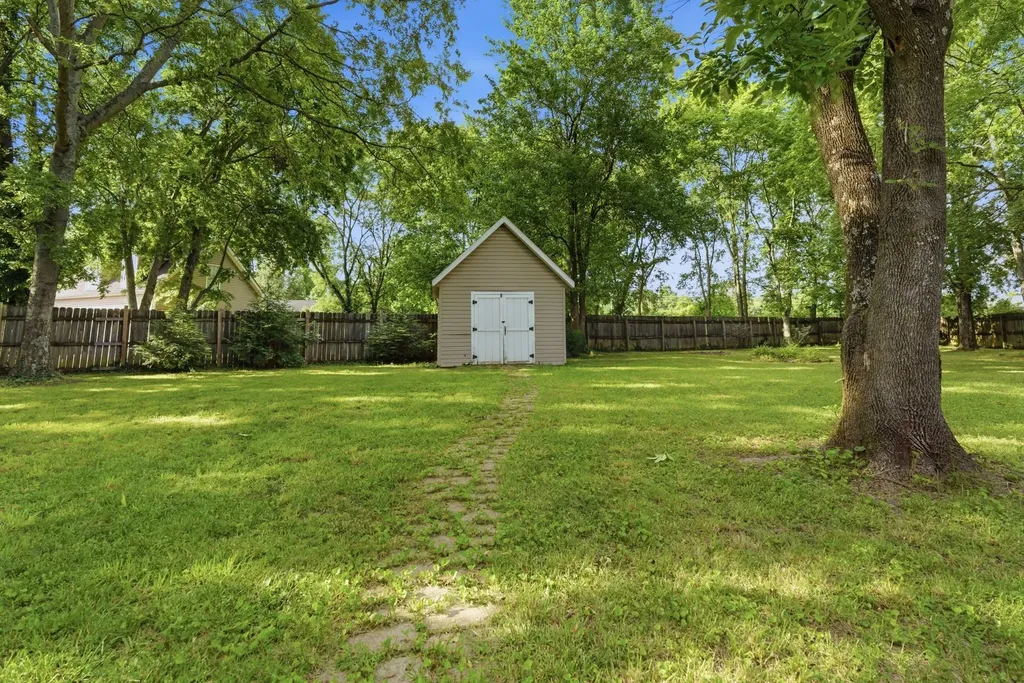 240 E Morris Drive Gallatin TN 37066