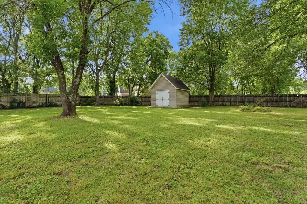 240 E Morris Drive Gallatin TN 37066