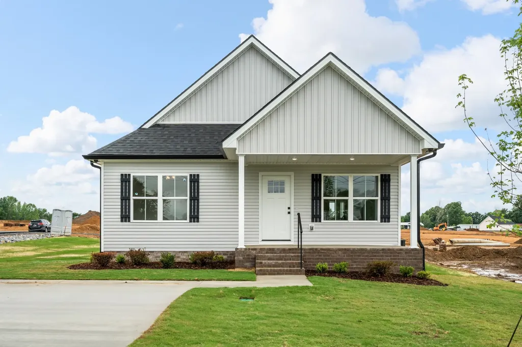 929 Wilkie Street N Mc Ewen TN 37101
