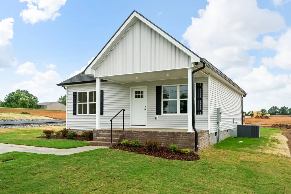 929 Wilkie Street N Mc Ewen TN 37101