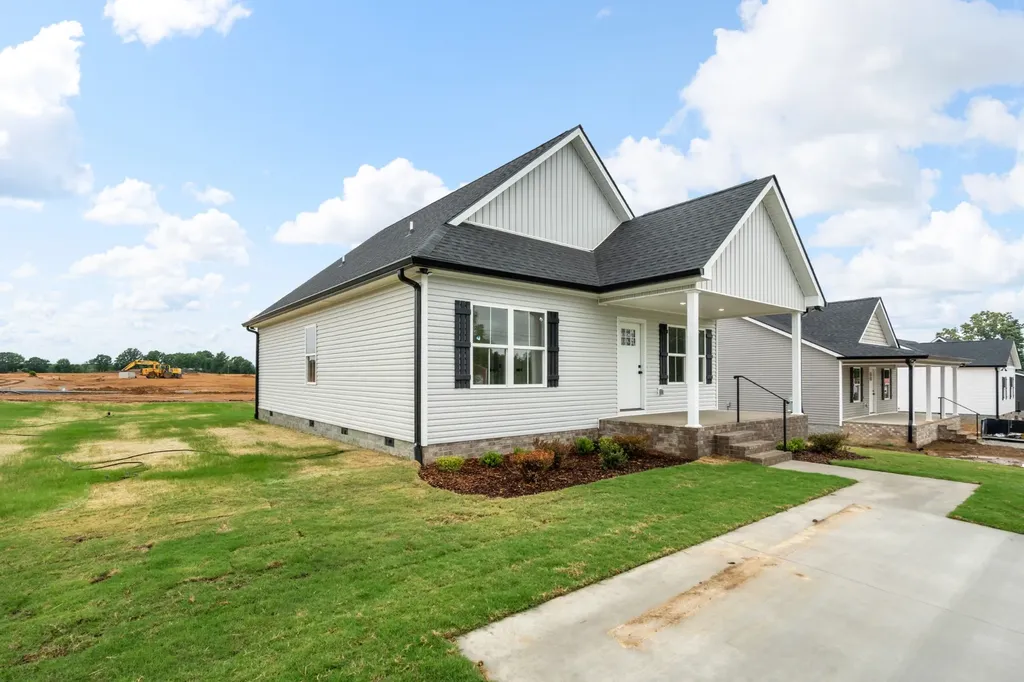 929 Wilkie Street N Mc Ewen TN 37101