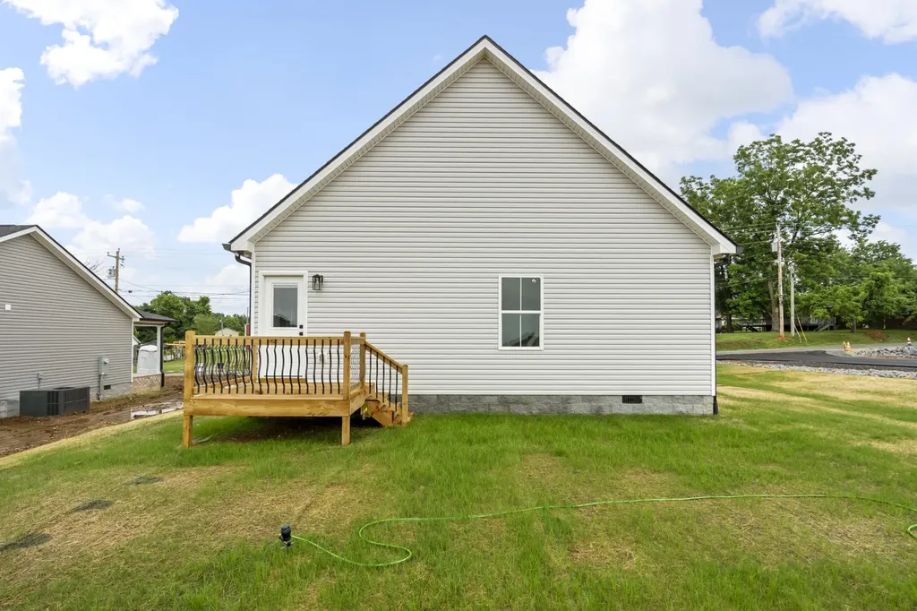 929 Wilkie Street N Mc Ewen TN 37101