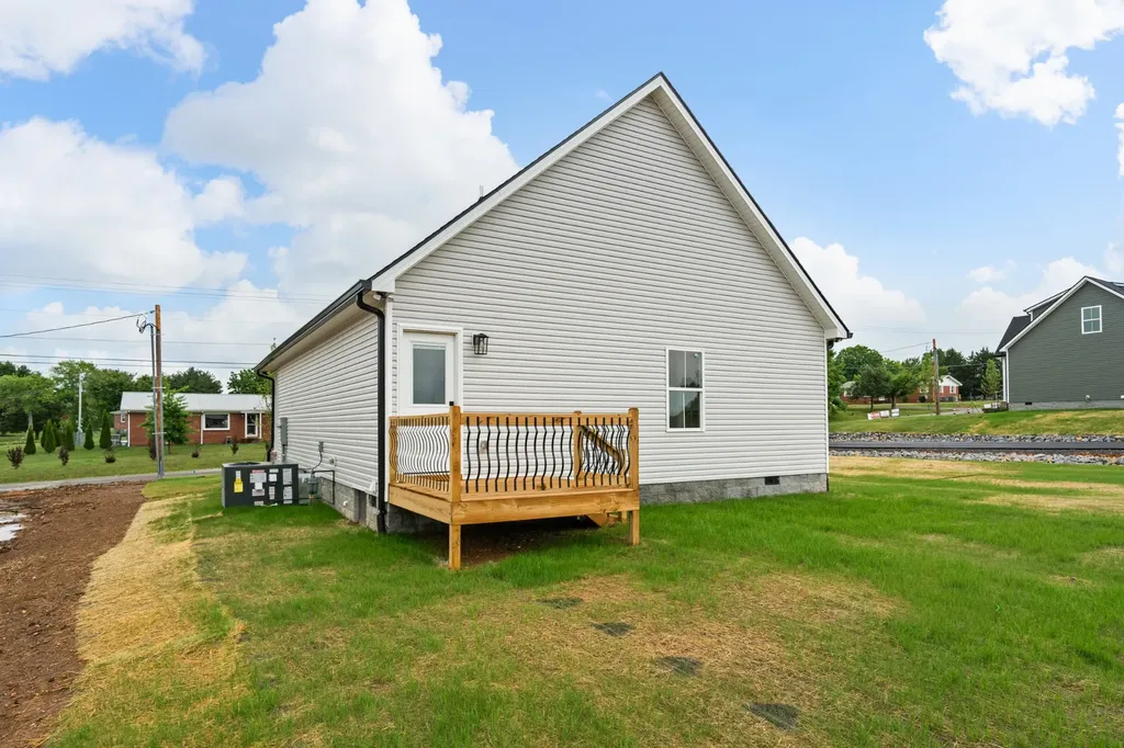 929 Wilkie Street N Mc Ewen TN 37101