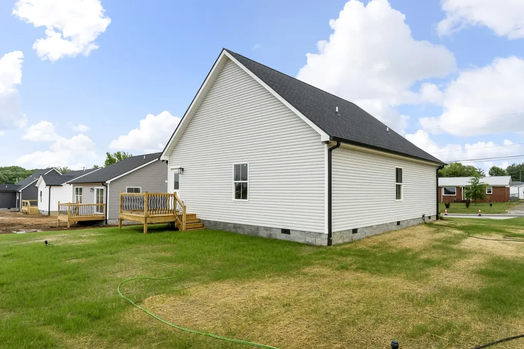 929 Wilkie Street N Mc Ewen TN 37101