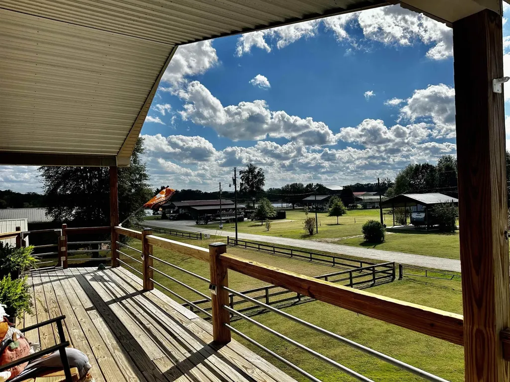 3060 Catfish Lane Crump TN 38327