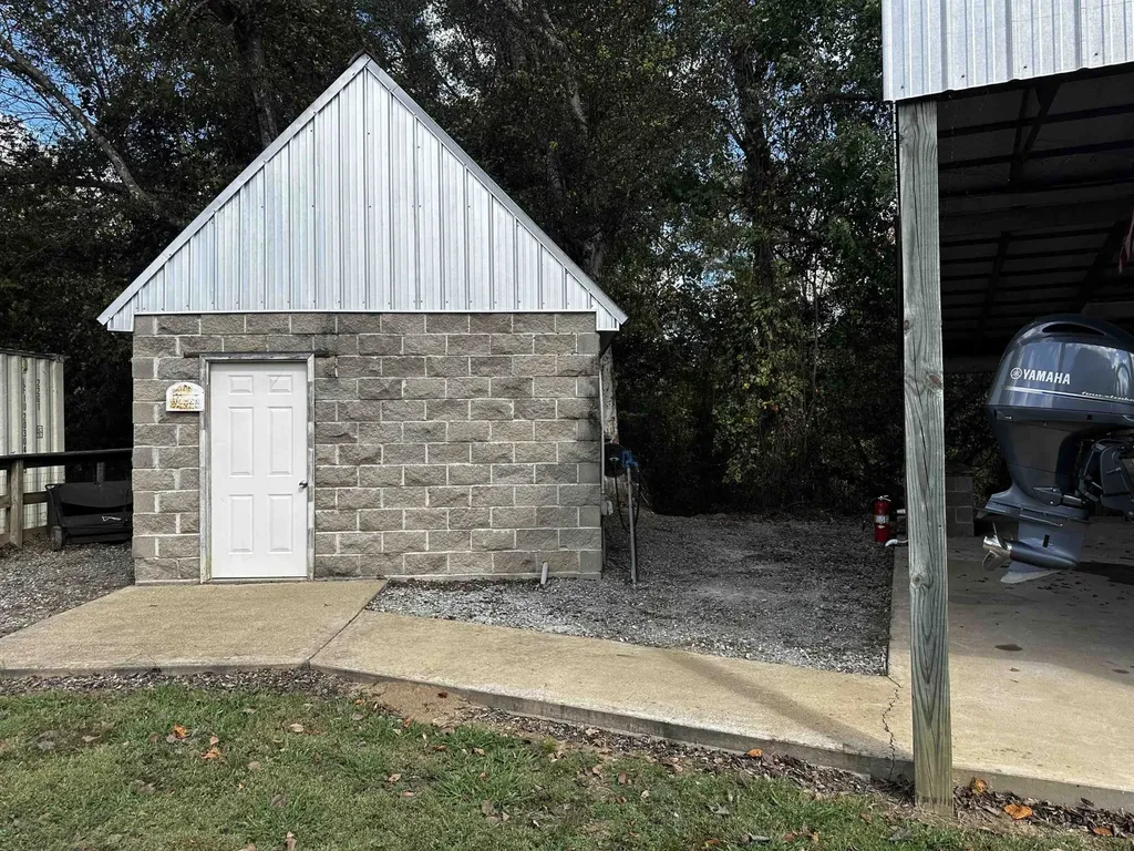 3060 Catfish Lane Crump TN 38327
