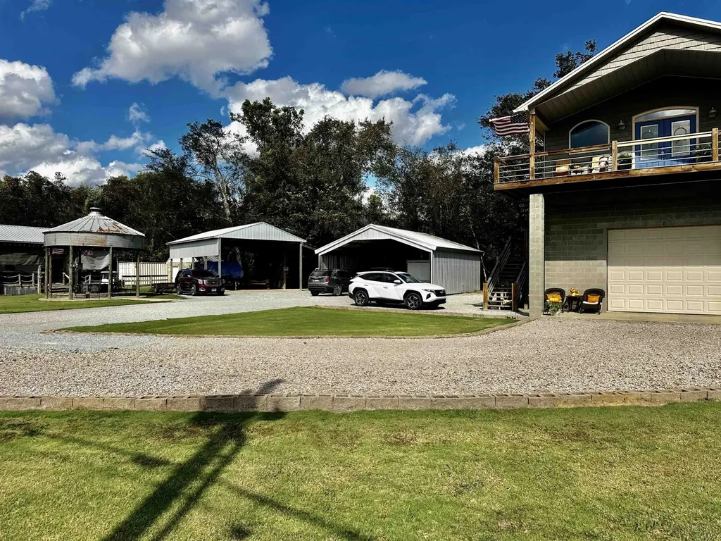 3060 Catfish Lane Crump TN 38327