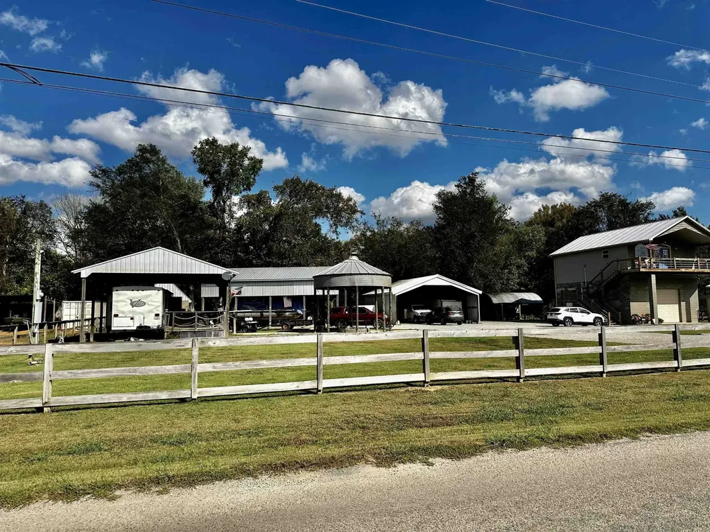 3060 Catfish Lane Crump TN 38327