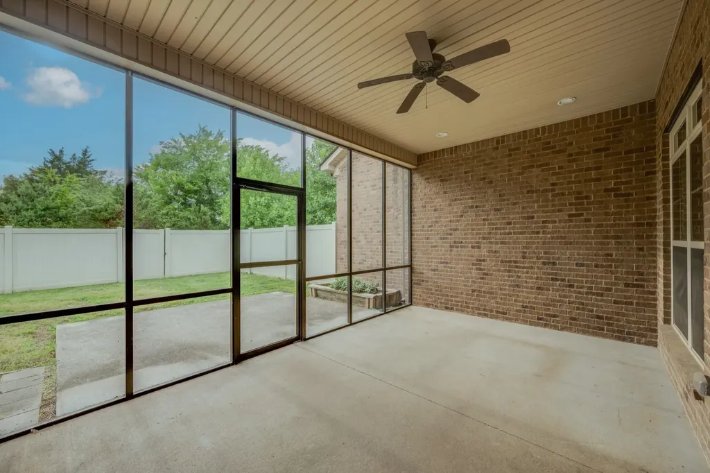 2047 Herring Crossing Murfreesboro TN 37130