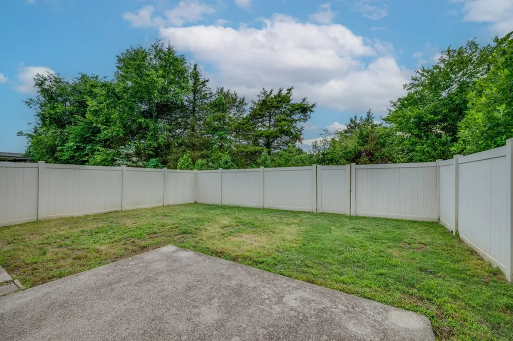 2047 Herring Crossing Murfreesboro TN 37130