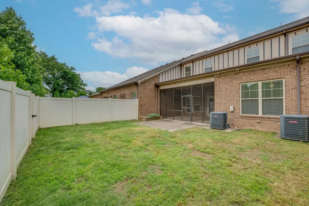 2047 Herring Crossing Murfreesboro TN 37130
