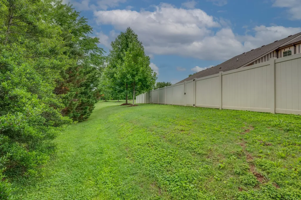 2047 Herring Crossing Murfreesboro TN 37130