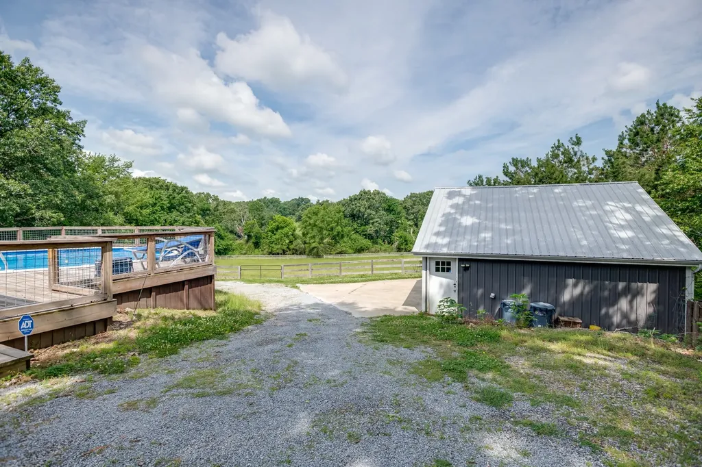 9947 Old Highway 46 Bon Aqua TN 37025