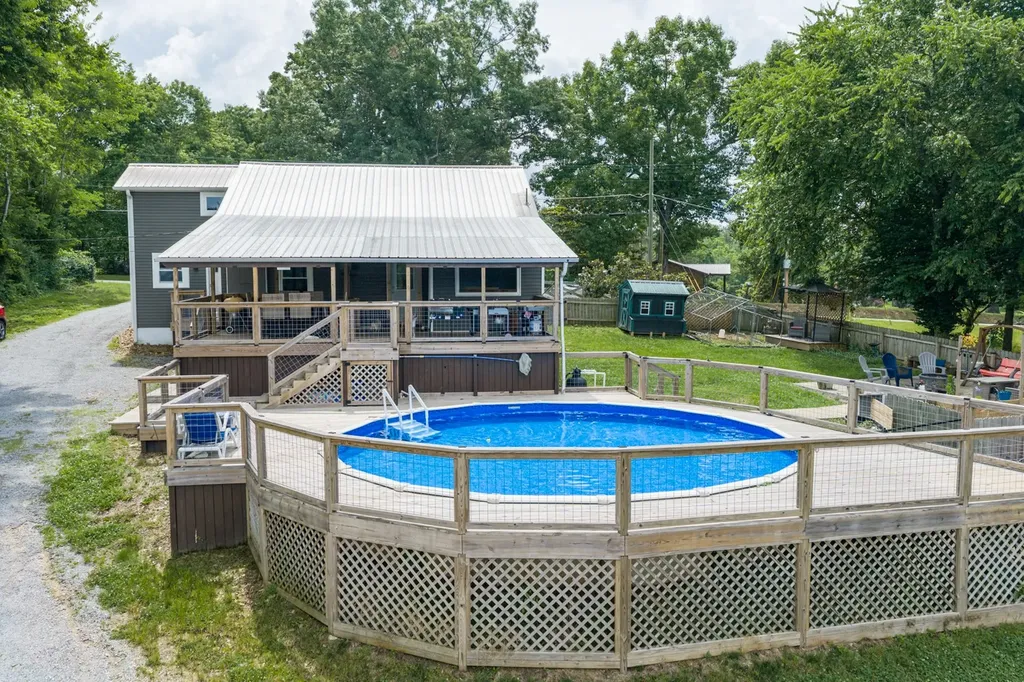 9947 Old Highway 46 Bon Aqua TN 37025