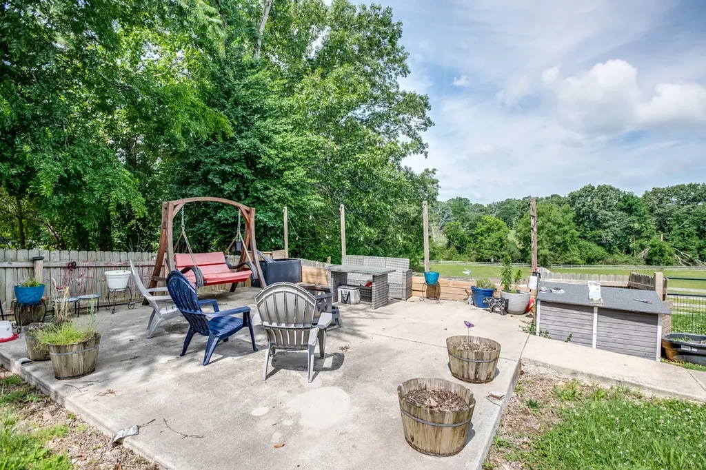9947 Old Highway 46 Bon Aqua TN 37025