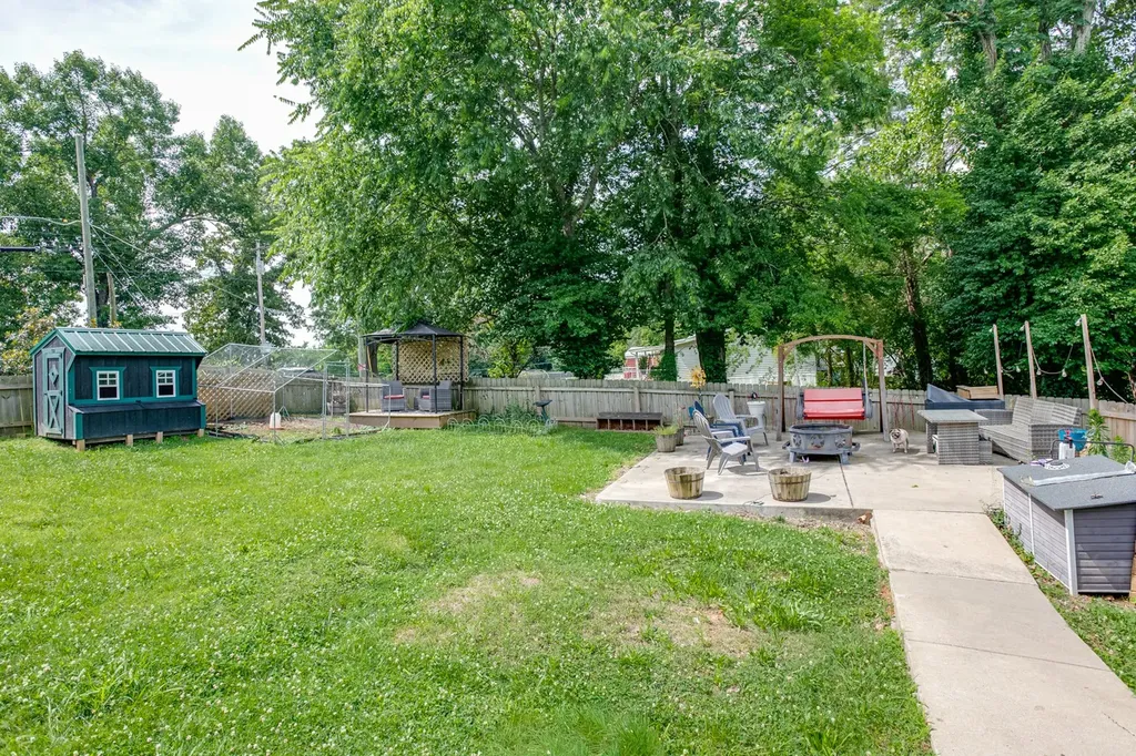9947 Old Highway 46 Bon Aqua TN 37025