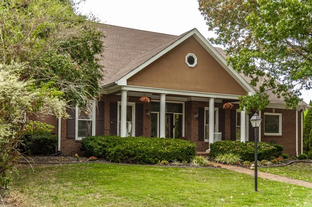 135 N Country Club Drive Hendersonville TN 37075