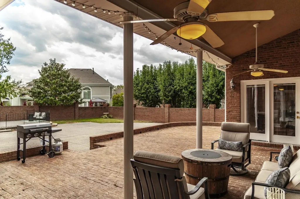 135 N Country Club Drive Hendersonville TN 37075