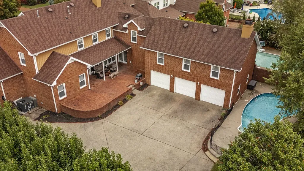 135 N Country Club Drive Hendersonville TN 37075