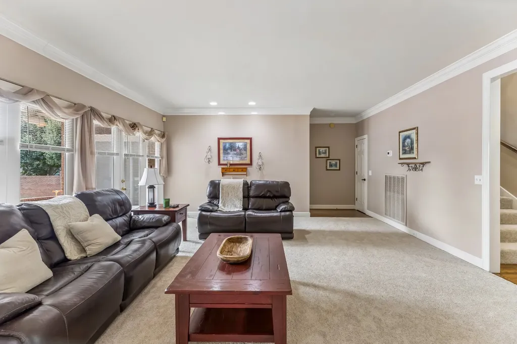 135 N Country Club Drive Hendersonville TN 37075