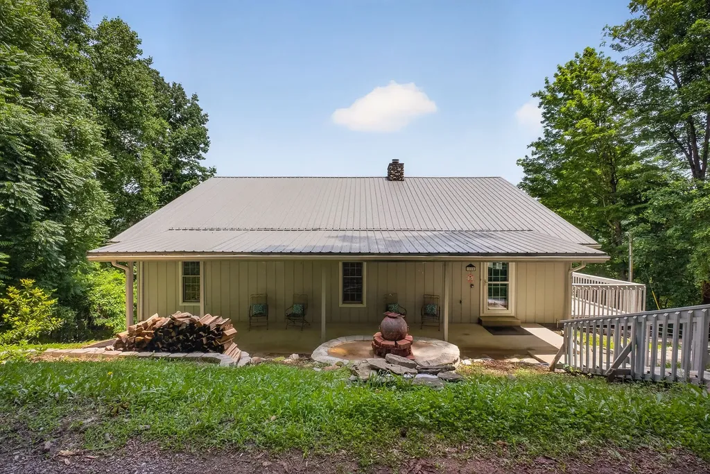 1038 Lakeside Drive Smithville TN 37166