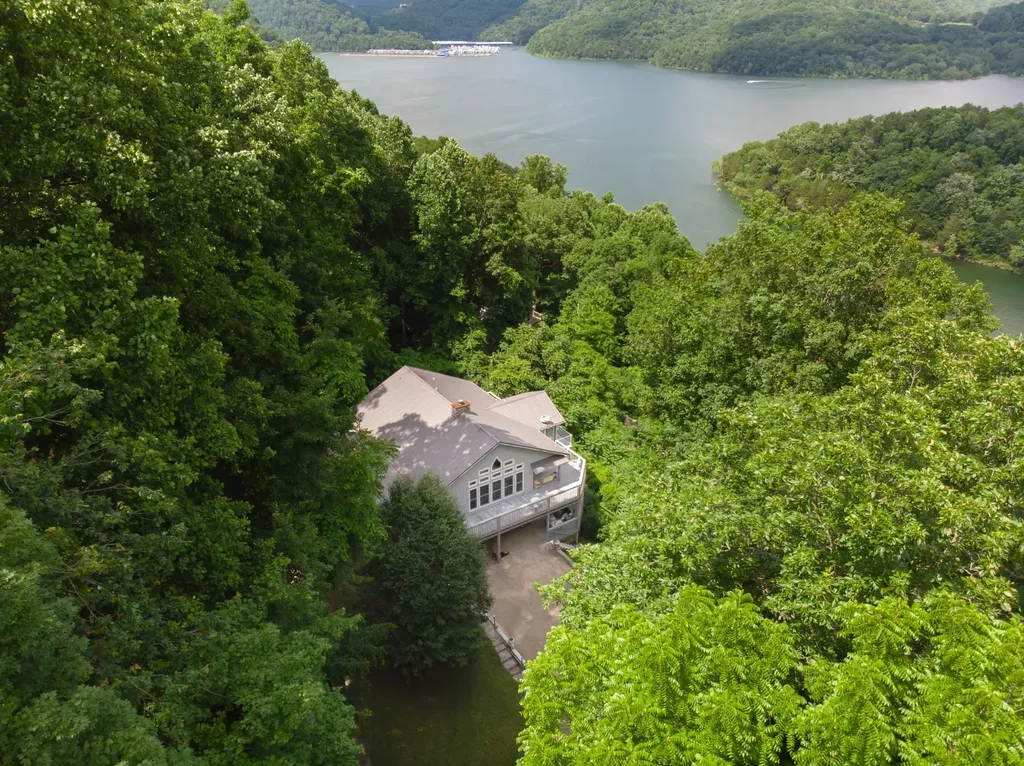 1038 Lakeside Drive Smithville TN 37166