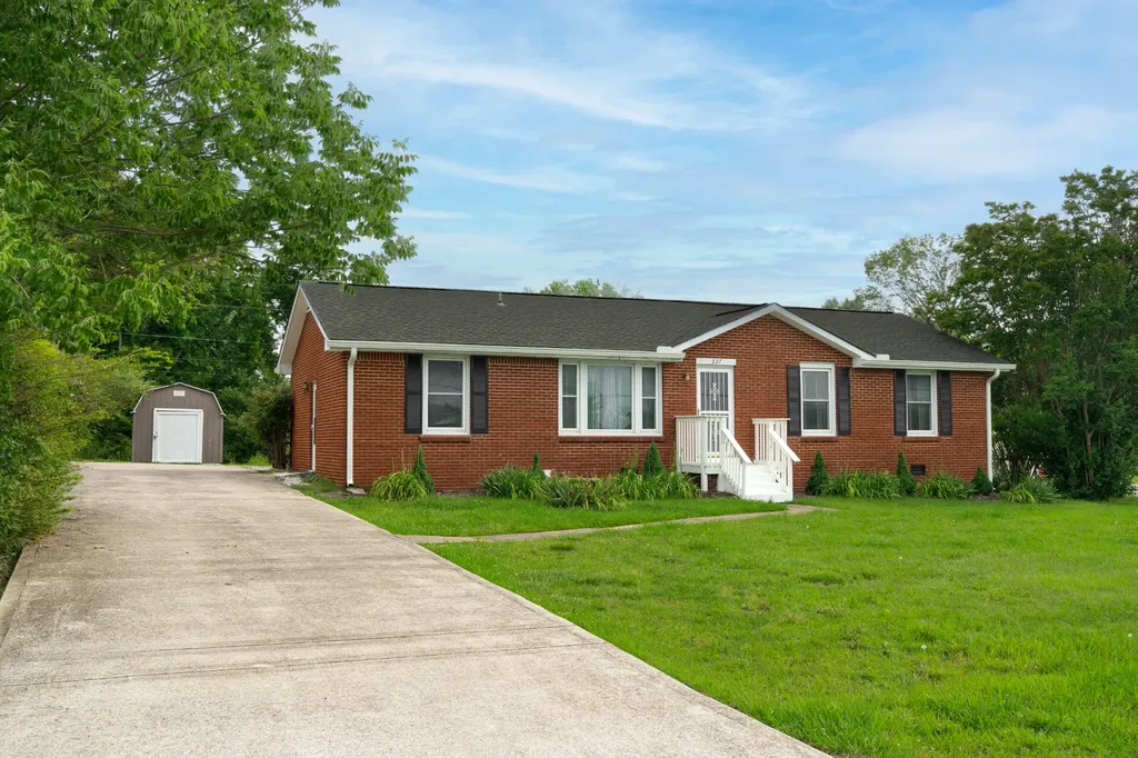 827 Lafayette Road Clarksville TN 37042