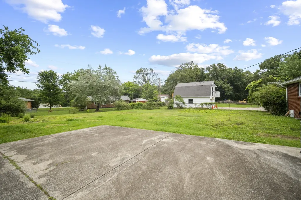 827 Lafayette Road Clarksville TN 37042