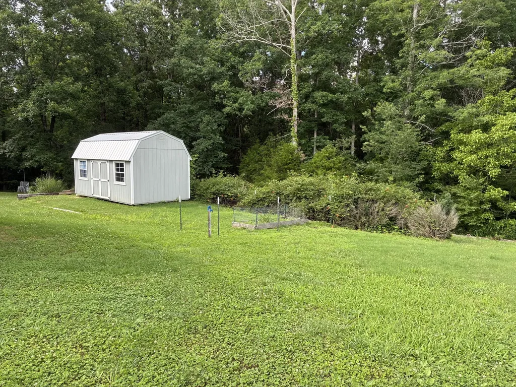 428 Peters Road Summertown TN 38483