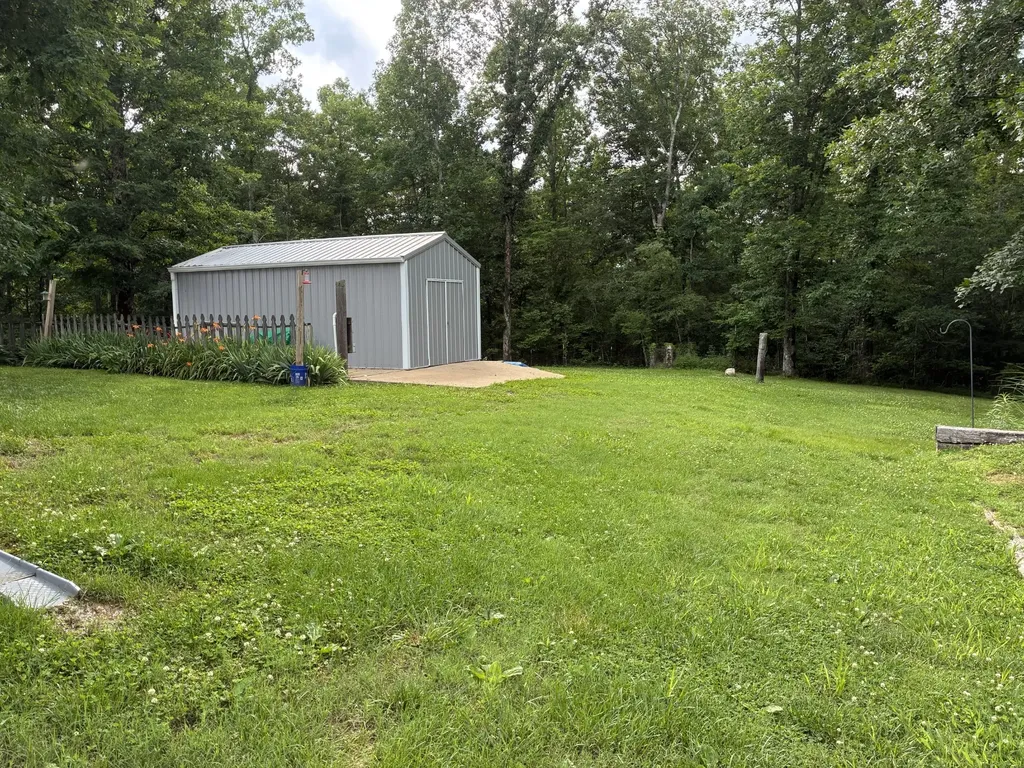 428 Peters Road Summertown TN 38483