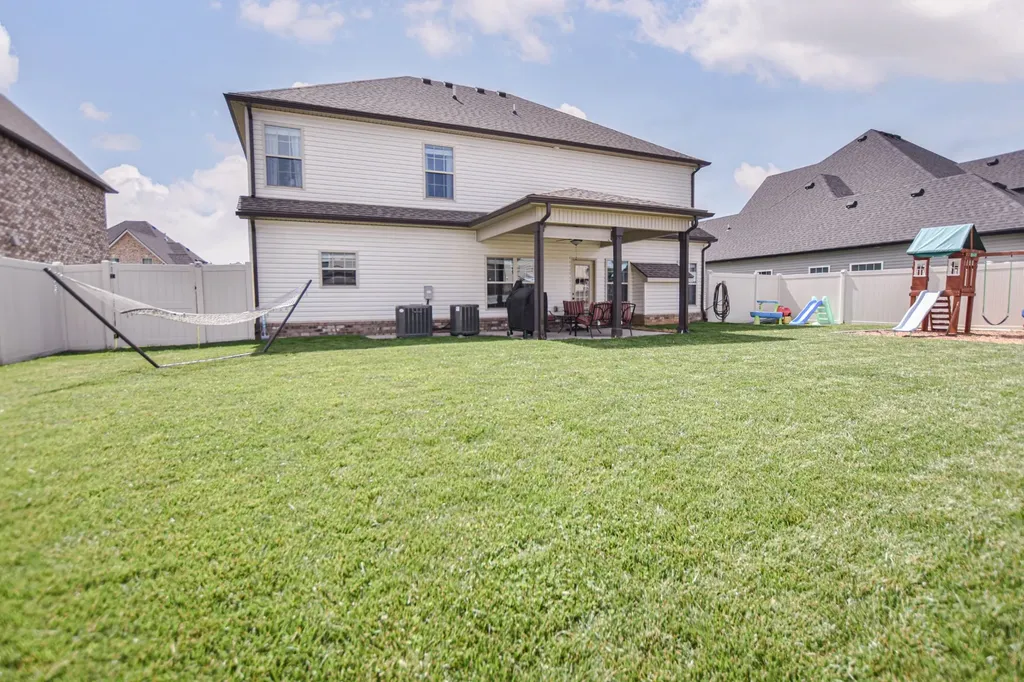 1016 Meadowview Lane Clarksville TN 37040